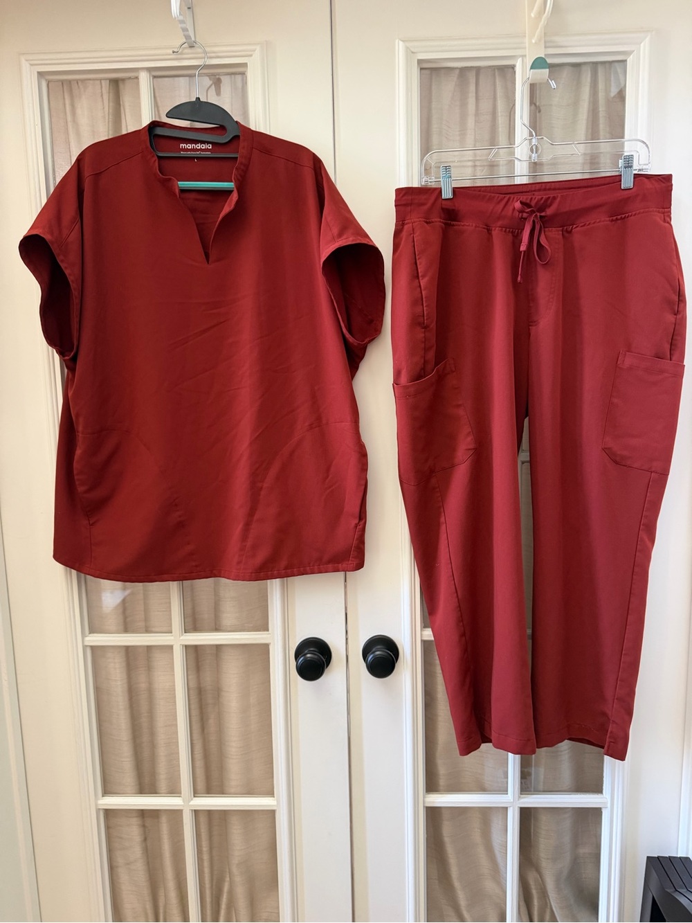 ✅ Large Petite Women’s Mandala Rust Colored Scrubs Set
